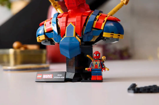 LEGO Super Heroes Iron Spiderman Bust for 18+ Years 379 Pieces