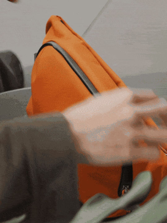 Бъм Баг на кръста Сив