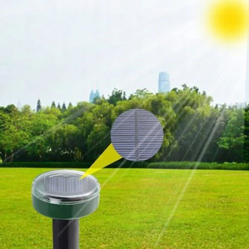 Set 2 Solar-powered Pest Repellent Devices Stake Mole Repellent Green