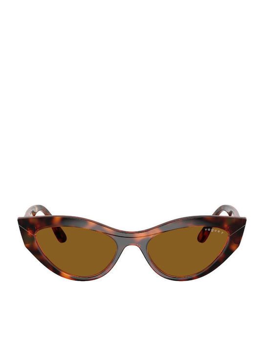 Vogue Feminini Ochelari de soare cu Maro Tortoise Cadru și Maro Lentilă VO5637SU W65683