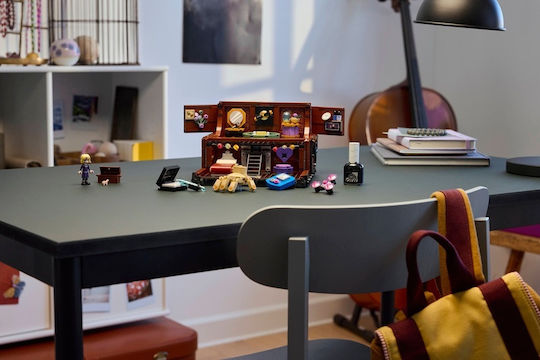 LEGO Wednesday Thing's Apartment Für 10+ Jahre 828Stücke