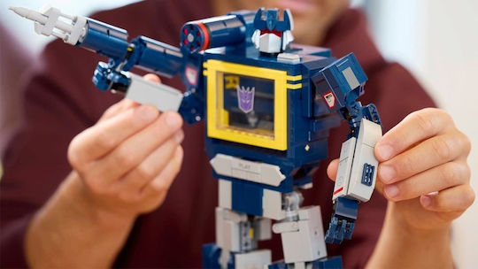 LEGO Icons Transformers: Soundwave За 18+ Години 1505 Бройки