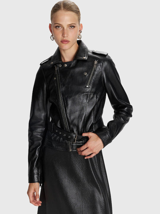 8921659-BLACK