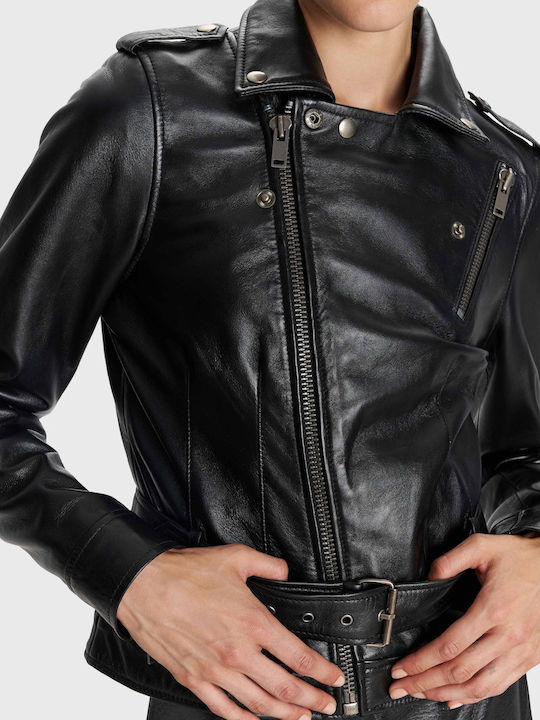8921659-BLACK