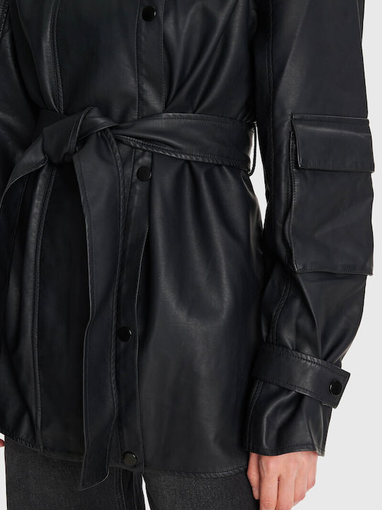 8921741-BLACK