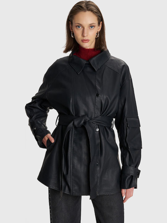 8921741-BLACK