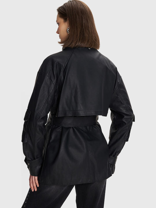 8921741-BLACK