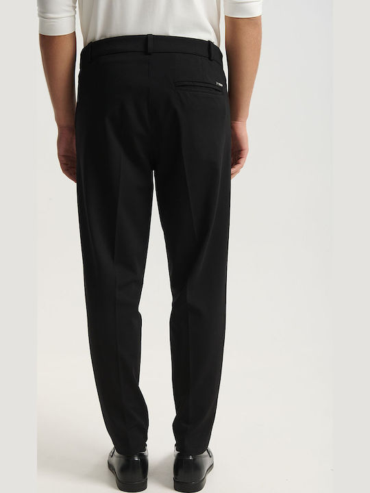 Trousers in Regular Fit Black