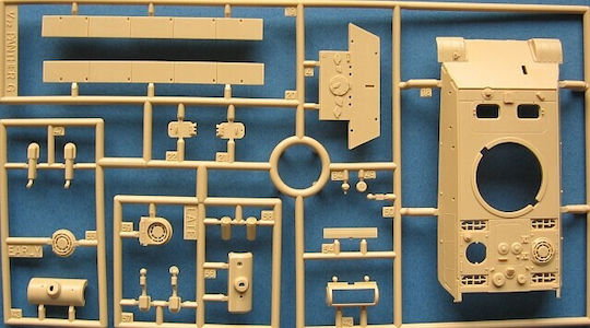 Revell PzKpfw V "Panther" Ausf.G Modeling Figure Tank 124 Pieces in Scale 1:72 12.2cm.
