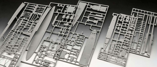 Revell Φιγούρα Μοντελισμού σε Κλίμακα 1:700 με Κόλλα και Χρώματα 26.2x16.4εκ.