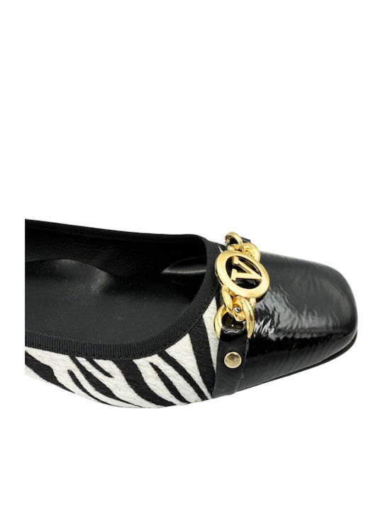 Pointed Toe Heels Made of Patent Leather with Low Heel White
