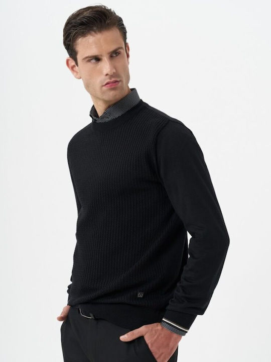 Schwarzer Pullover