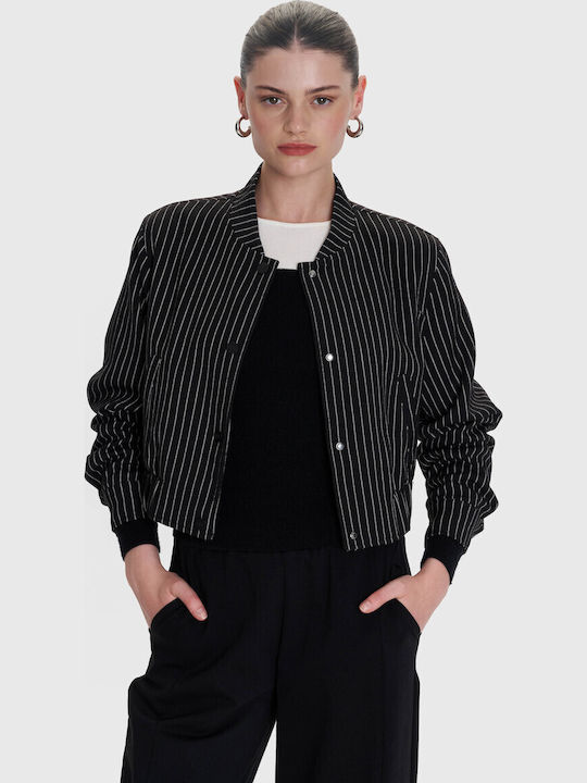 8921872-BLACK