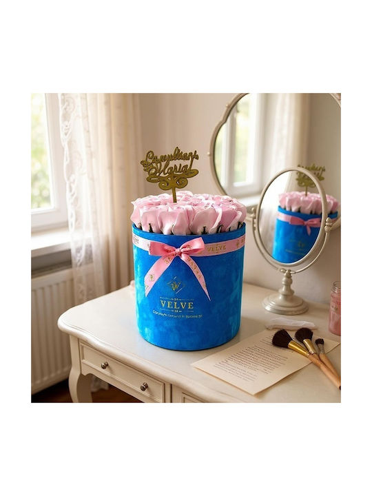 Aranjament Floral Crystal Beauty 15 Trandafiri Săpun Handmade Cristale În Cutie Catifea Albastră Topper Roz „La Mulți Ani Maria!”