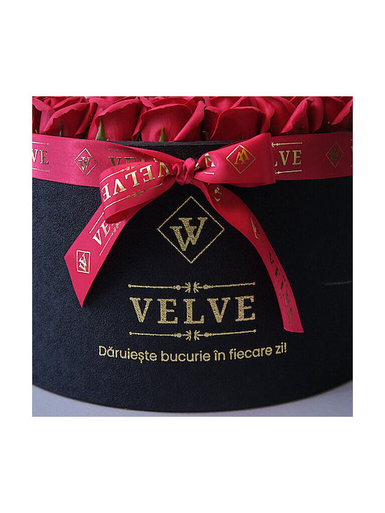 Aranjament Floral Etern Personalizat Litera M În Cutie Rotundă Neagră 55 Trandafiri Săpun