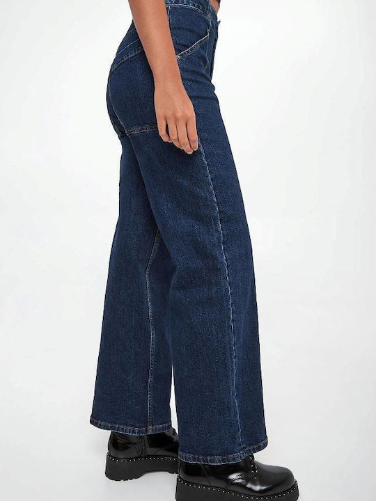 DKNY