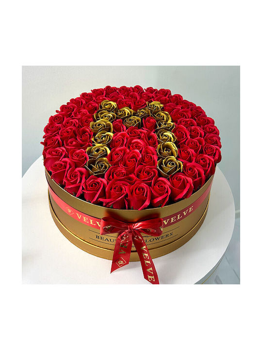 Aranjament Floral Personalizat Litera M În Cutie Rotundă Aurie 55 Trandafiri Săpun