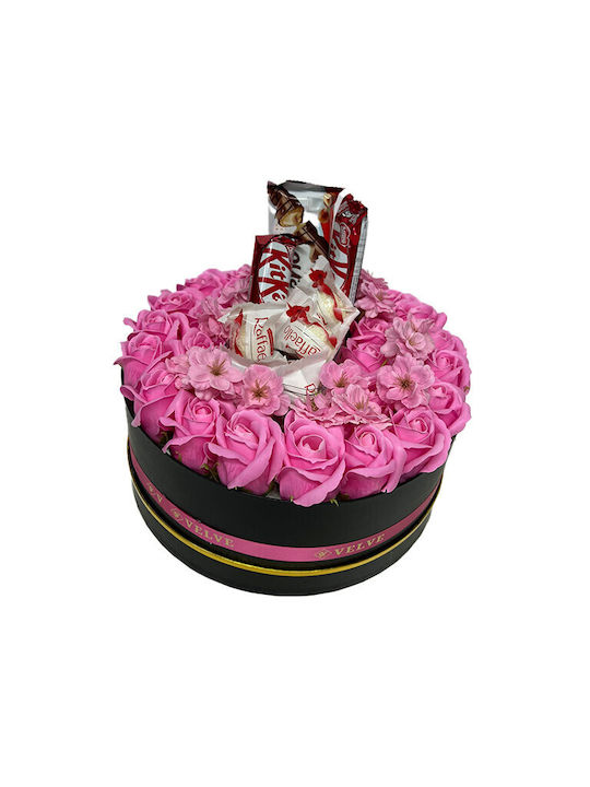 Aranjament Floral În Cutie Rotundă 27 Trandafiri Săpun Flori Uscate Roz Parfumate 40g Praline Raffaello 43g Kinder Bueno 80g Baton Kitkat