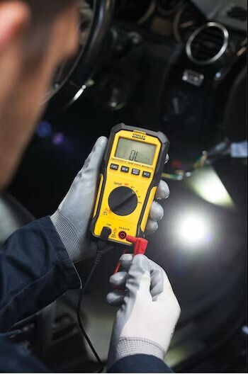 Stanley Fatmax Ψηφιακό Πολύμετρο με Μέτρηση AC / DC / Αντίστασης