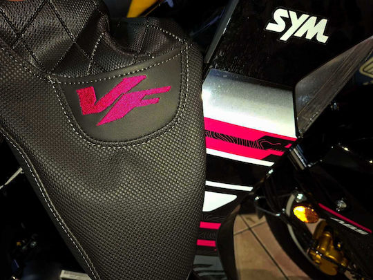 Vf185 Gen2 Sym Anti-slip Quilted Baklavadoto Seat Cover Gray Seams Fuchsia Logo