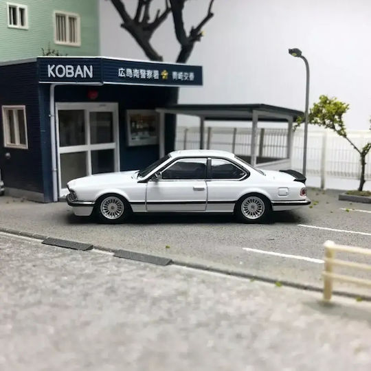 Macheta Auto BMW E24 635 Csi Alb Maßstab 1:64 Street Weapon