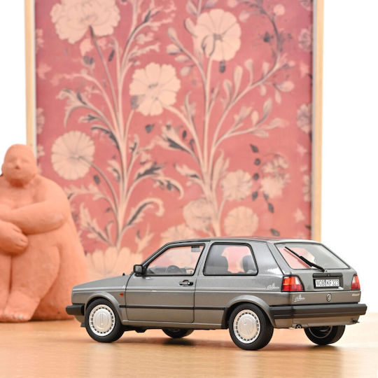 Machete Auto Volkswagen Golf Champion Grey Metallic 1989 1:18 Norev