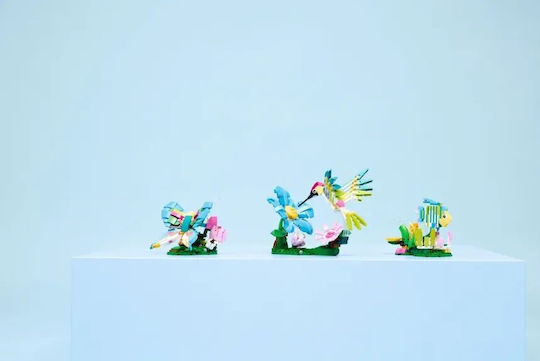 LEGO Creator 3-in-1 Wild Animals Colorful Hummingbird for Ages 8+ 312 Pieces
