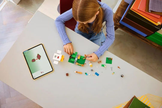 LEGO Minecraft Chicken Farm for Ages 7+ 233 Pieces