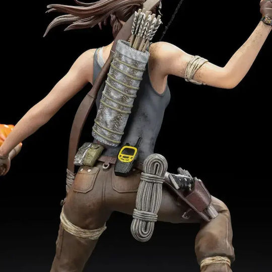 Dark Horse Comics Lara Croft Figure 27.94cm