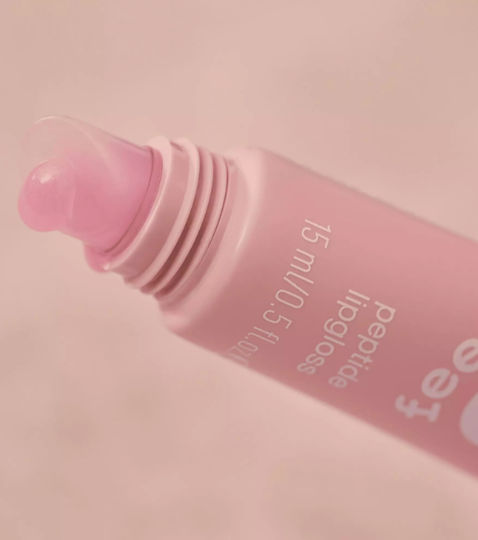 Essence Feelin' Comfy Luciu de buze 01 Strawberry Self-love 15ml