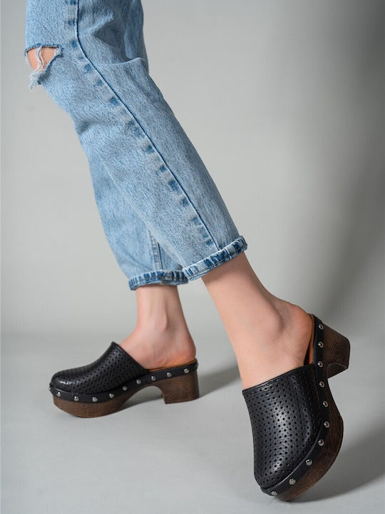 Leather Mules with Heel in Black Color