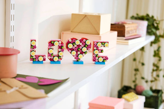 LEGO Building Blocks Love Letters - Valentine's Day for 8+ Years 345 Pieces