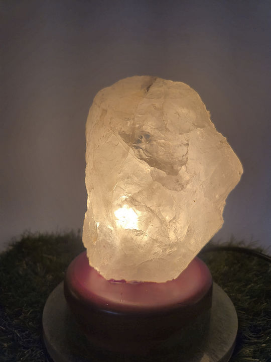 Lampa De Cuarț Albă – Cristal Natural Brut Bază Din Lemn