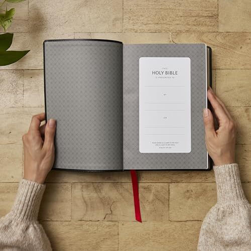 Nkjv Giant Print End-of-verse Reference Bible, Black Leathersoft, Red Letter, Comfort Print (thumb Indexed): Holy Bible