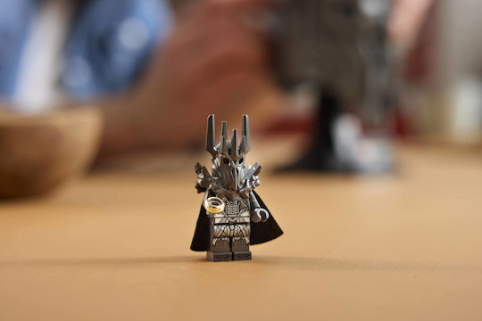 LEGO Icons The Lord of the Rings Sauron's Helmet for Ages 18+ 538 Pieces