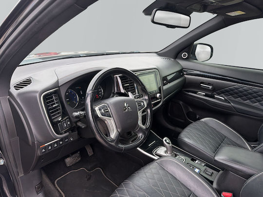 Mitsubishi Motors Outlander 2.4 PHEV Instyle Navi Plus Auto 4WD PHEV (Plug In) '20