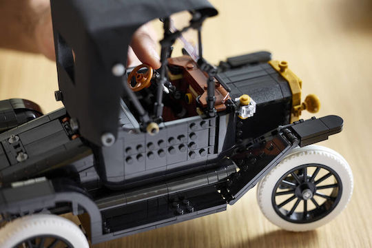 LEGO Icons Ford Model T За 18+ Години 1060 Бройки