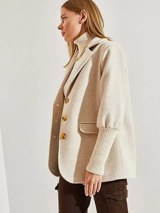 Вълнено Дамско Бежово Палто с Бутони