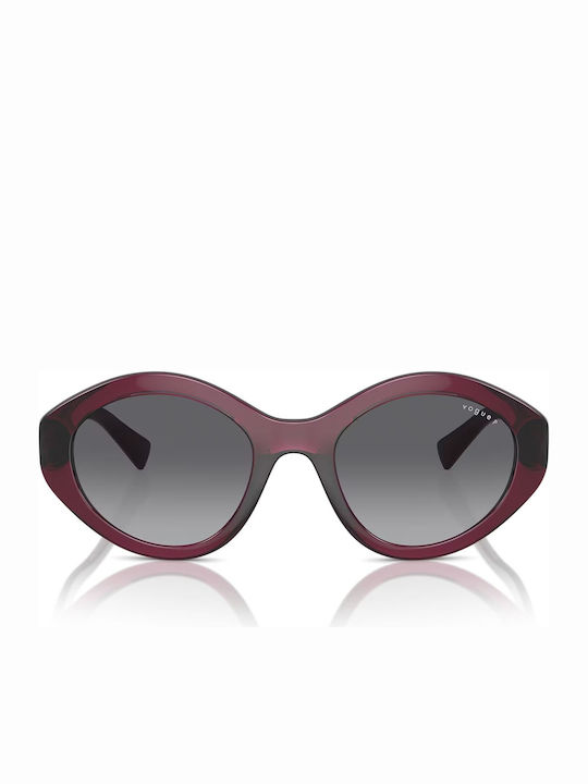 Vogue Damen Sonnenbrille mit Burgundisch Kunststoff Gestell und Gray Verlaufsfarbe Linse VO5576SB 2989T3