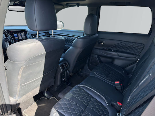 Mitsubishi Motors Outlander 2.4 PHEV Instyle Navi Plus Auto 4WD PHEV (Plug In) '20