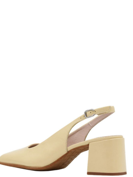 Pointed Toe Heels in Patent Leather with Strap Ecru