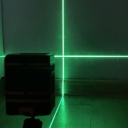 Αυτορυθμιζόμενο Γραμμικό Αλφάδι Laser Πράσινης Δέσμης με Εύρος Εργασίας 25m