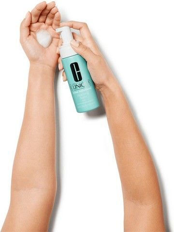 Clinique Anti-Blemish Solutions Cleansing Αφρός Καθαρισμού Προσώπου για Ακνεϊκές Επιδερμίδες 125ml