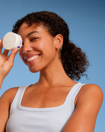 Nivea Caring 48ωρη Ενυδατική Κρέμα Προσώπου Ημέρας με SPF30 με Υαλουρονικό Οξύ 50ml