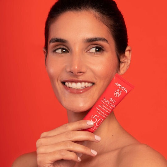 Apivita Bee Sun Safe Hydra Sensitive Αδιάβροχη Αντηλιακή Κρέμα Προσώπου SPF50 50ml