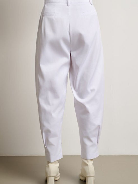 Pantaloni Dama Capri Din Țesătură Croială Relaxată Albi