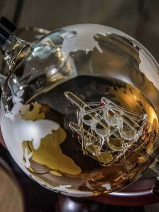 Decantor Din Sticlă Pentru Servire Whiskey 22cm Cu Dop și Pahare Transparente 2 Bucăți