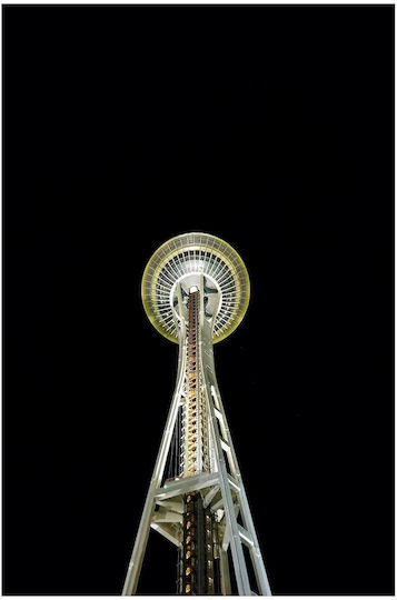 iLovePrints Raumfahrer Space Needle Bei Nacht Weltraum Nadel 70x100