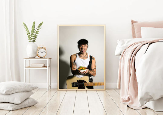 Tattooed Musician With A Bowl Of Food Μουσικός Με Τατουάζ Με Ένα Μπολ Φαγητού 1