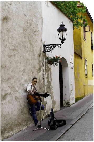 Πίνακας Street Musician In A Quaint Alley Μουσικός Του Δρόμου Ένα Γραφικό Σοκάκι 100x150